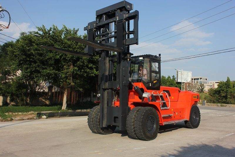 無錫設備搬運廠家:叉車在設備搬運中需要預防哪些事故的發生？